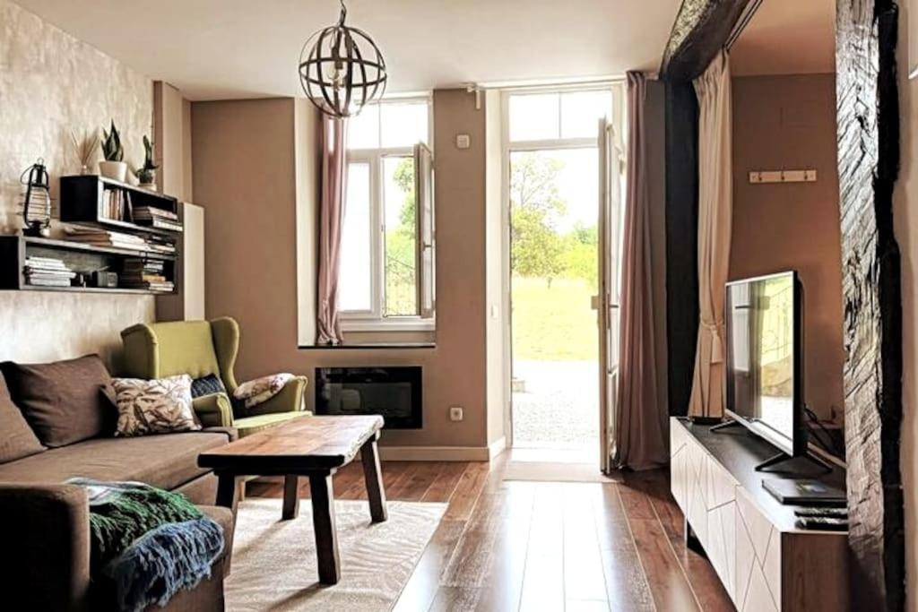 Chatescos - Estudio En Chateau Extérieur photo